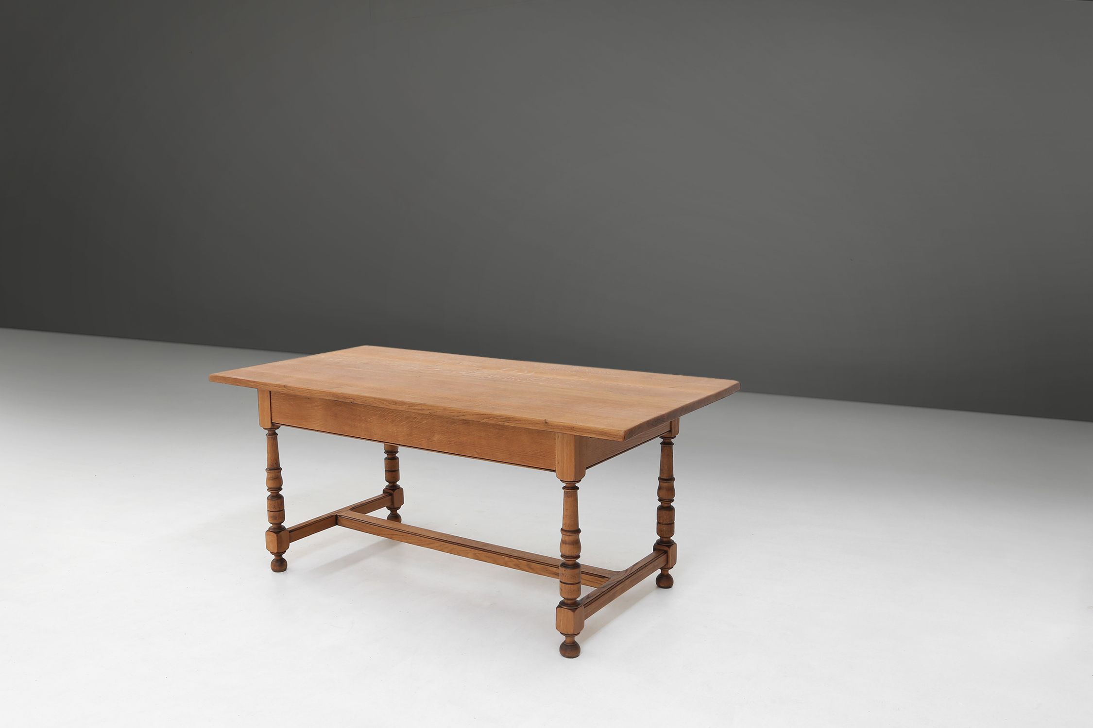 20th century Belgian oak dining tablethumbnail